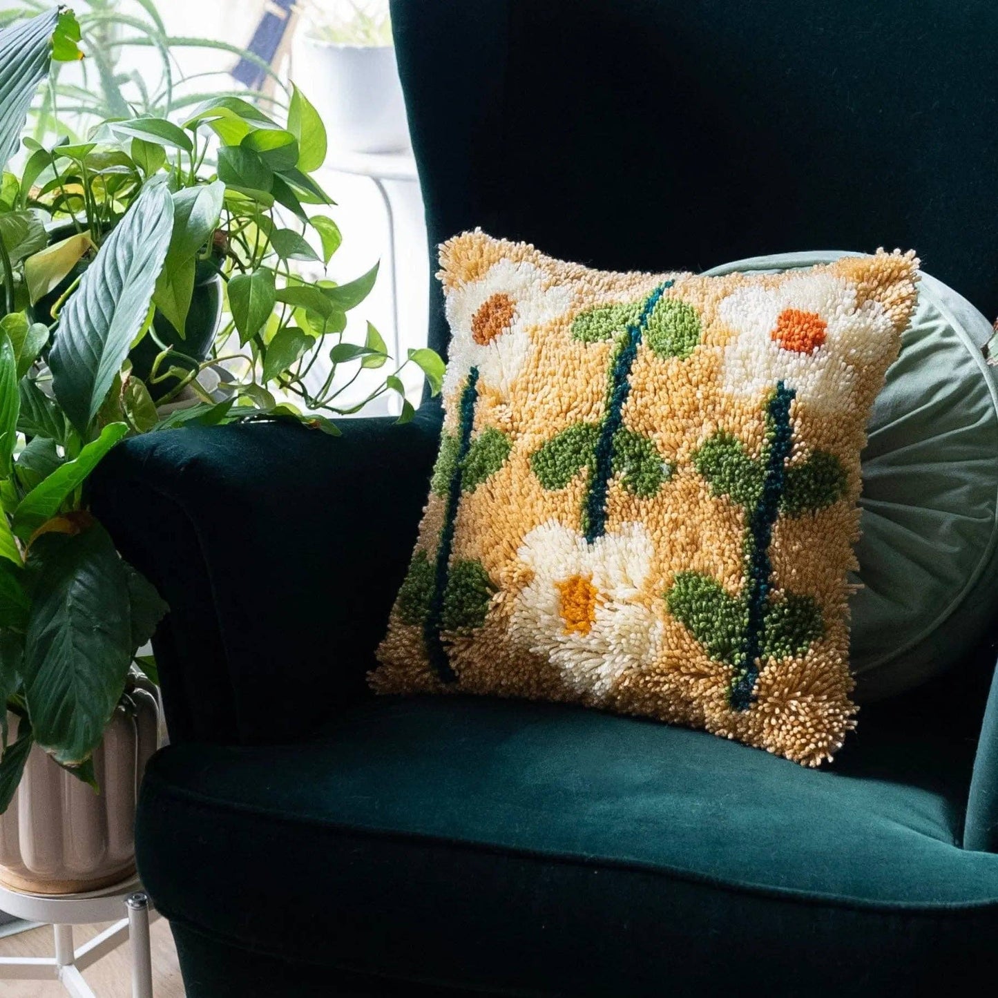 Pick of the Punch | Earthy | Latch Hook Cushion Kit