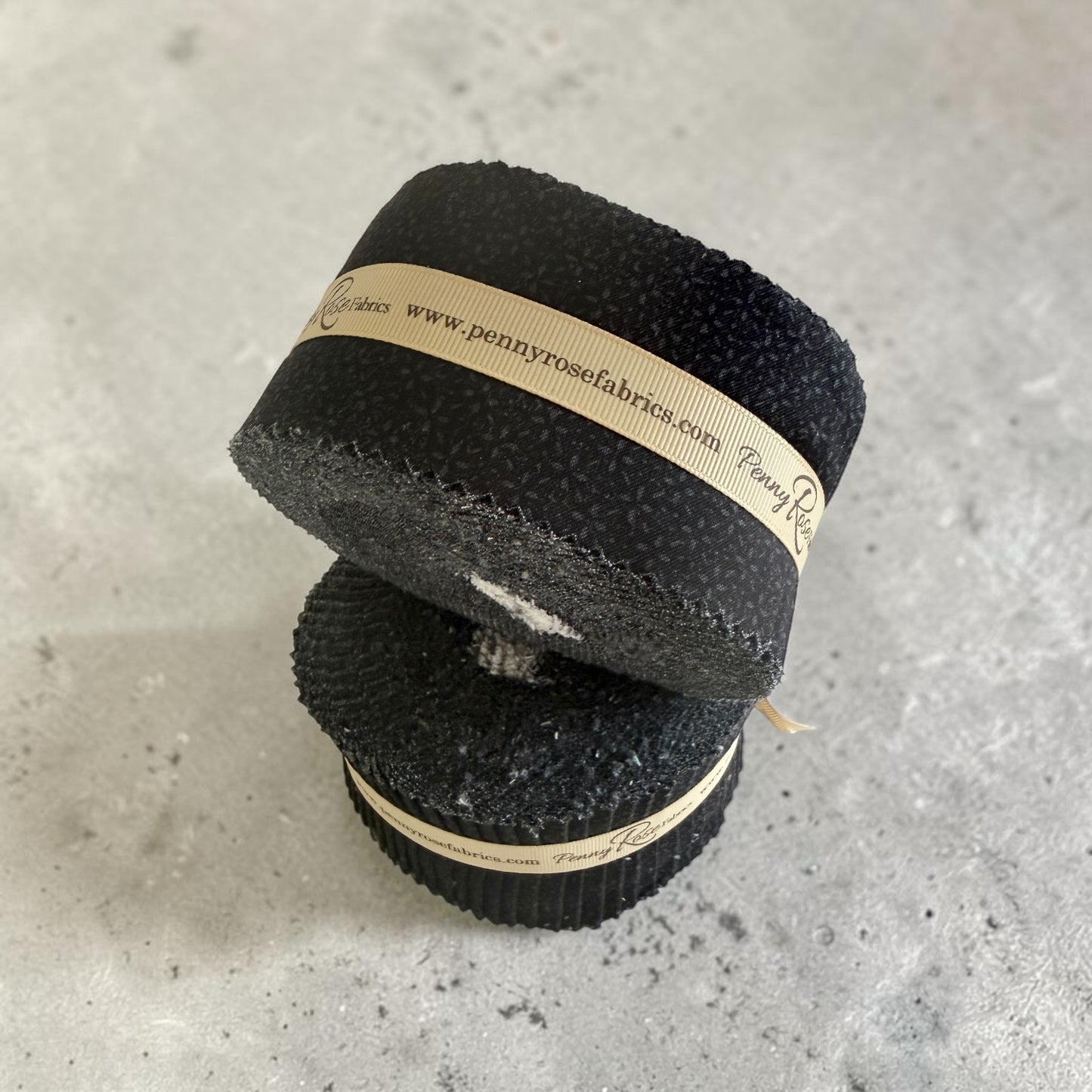 Black Daisy 2.5" Rolie Polie