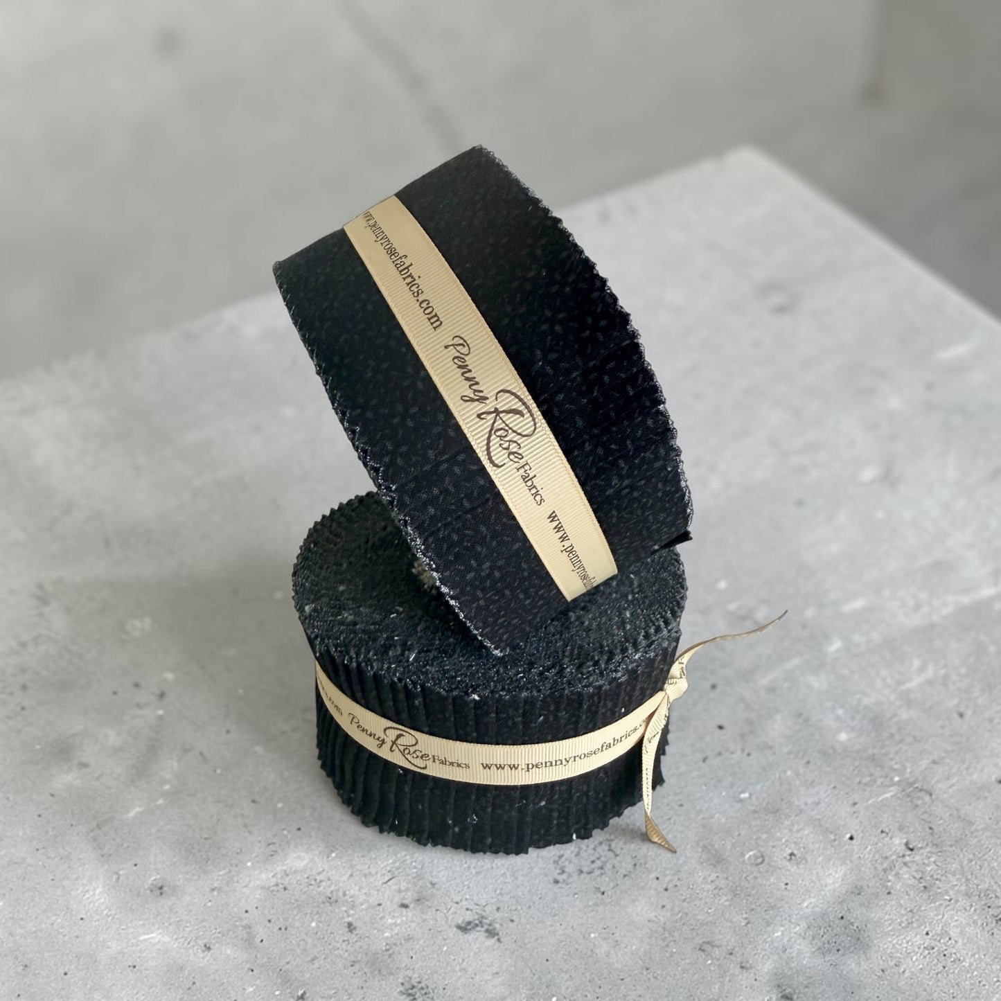Black Daisy 2.5" Rolie Polie
