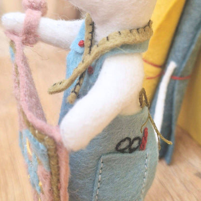 Little Mouse Makes a Quilt Felt Craft Kit