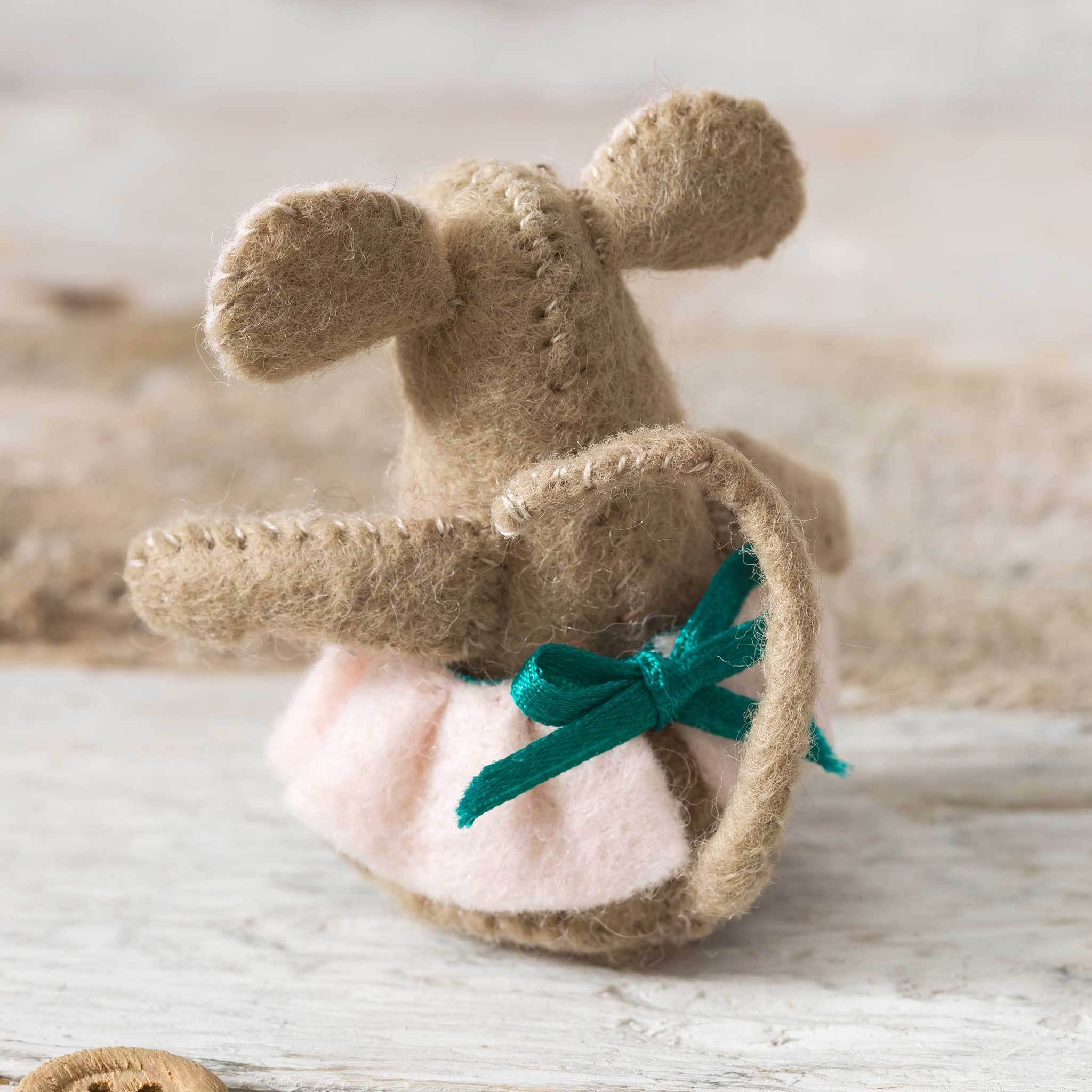 Mouse Family Felt Craft Kit - 4 Mice with Tiny Clothing