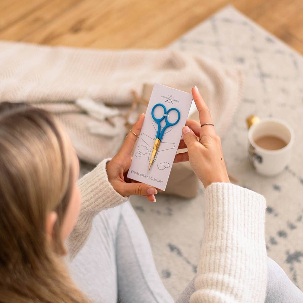 Patchwork with Busyfingers blue embroidery scissors with gold blades, perfect for cutting threads and delicate stitching.