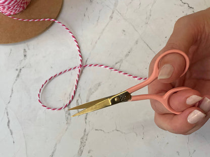 Patchwork with Busyfingers coral embroidery scissors with gold blades, perfect for cutting threads and delicate stitching.