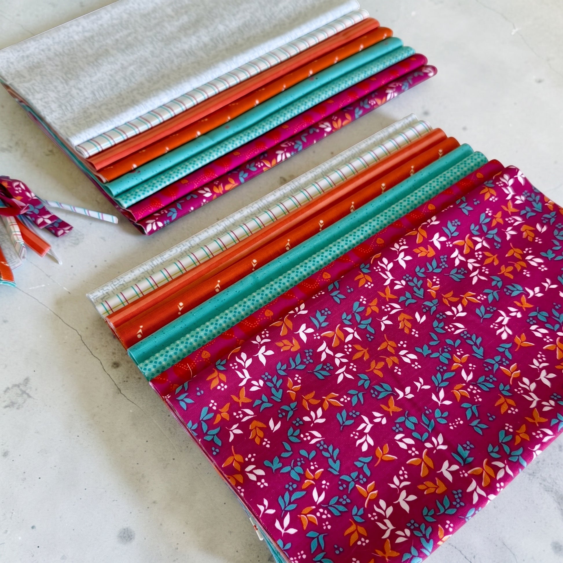 Patchwork with Busyfingers Sunset Splash fat eighth fabric pack featuring 8 assorted cotton prints in warm tones.