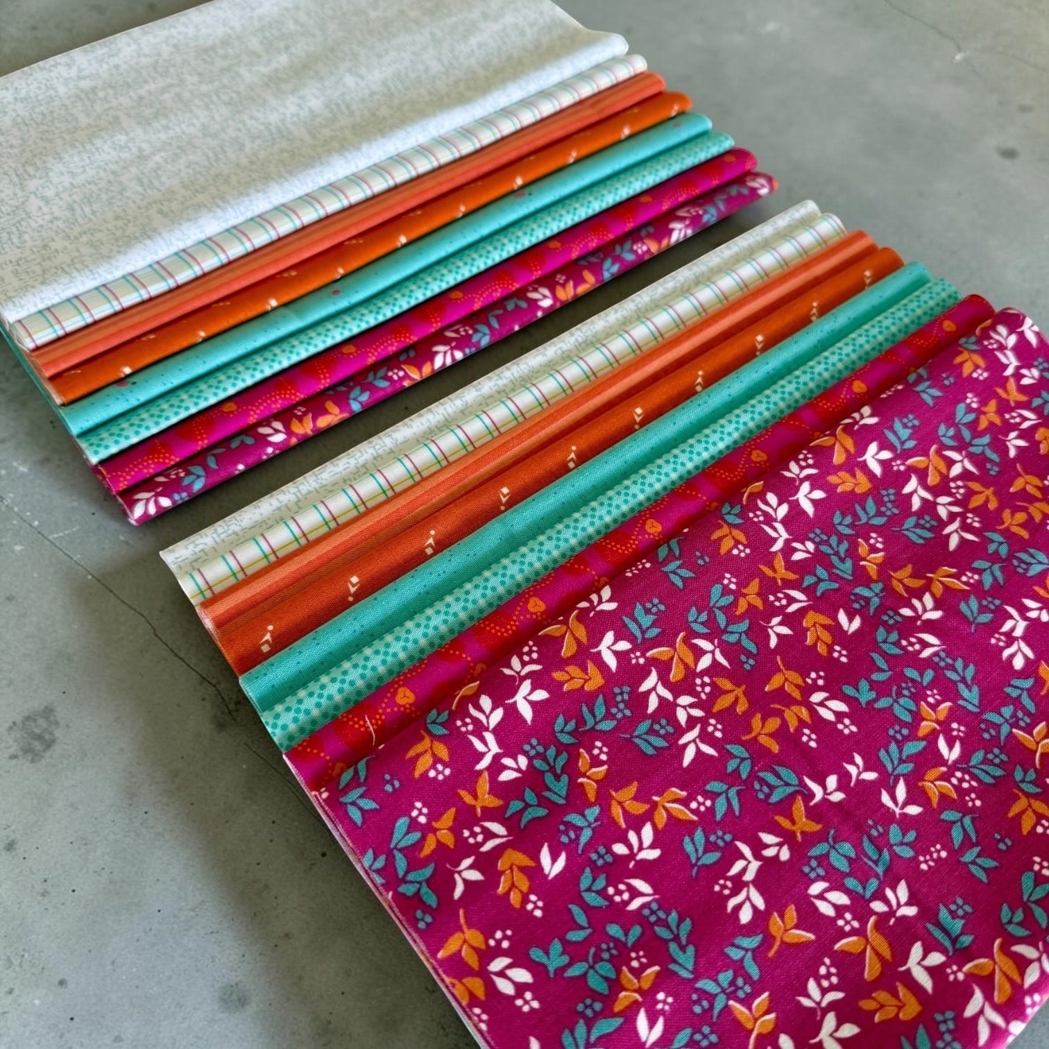 Patchwork with Busyfingers Sunset Splash 100% cotton fat eighth fabric pack with 8 assorted vibrant floral prints.