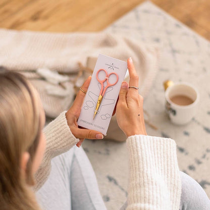 Patchwork with Busyfingers mint embroidery scissors with gold blades and pink handles, perfect for precise thread cutting.